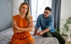 „Školství má být z&nbsp;ústavy bezplatné, ale platíme tisíce za sešity,“ stěžují si rodiče. Vnímají to jako nátlak