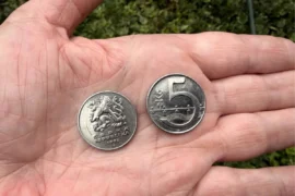 Československá pětikoruna z&nbsp;roku 1937&nbsp;se vydražila za 153&nbsp;000&nbsp;Kč: Rozhodl znalecký posudek. Můžete ji mít doma