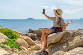 Roaming mimo EU (2026): O2 Data Pas vyjde na 199&nbsp;Kč, nepřeplácejte za data v&nbsp;cizině. Češi to neznají, kupují drahé simky na letišti