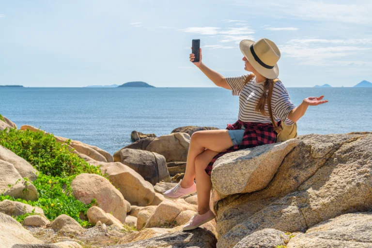 Roaming mimo EU (2026): O2 Data Pas vyjde na 199&nbsp;Kč, nepřeplácejte za data v&nbsp;cizině. Češi to neznají, kupují drahé simky na letišti