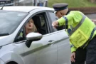 Pokuta 37&nbsp;000&nbsp;Kč&nbsp;za Waze: V&nbsp;zahraničí ji nesmíte mít ani nainstalovanou, spolujezdec vás nezachrání