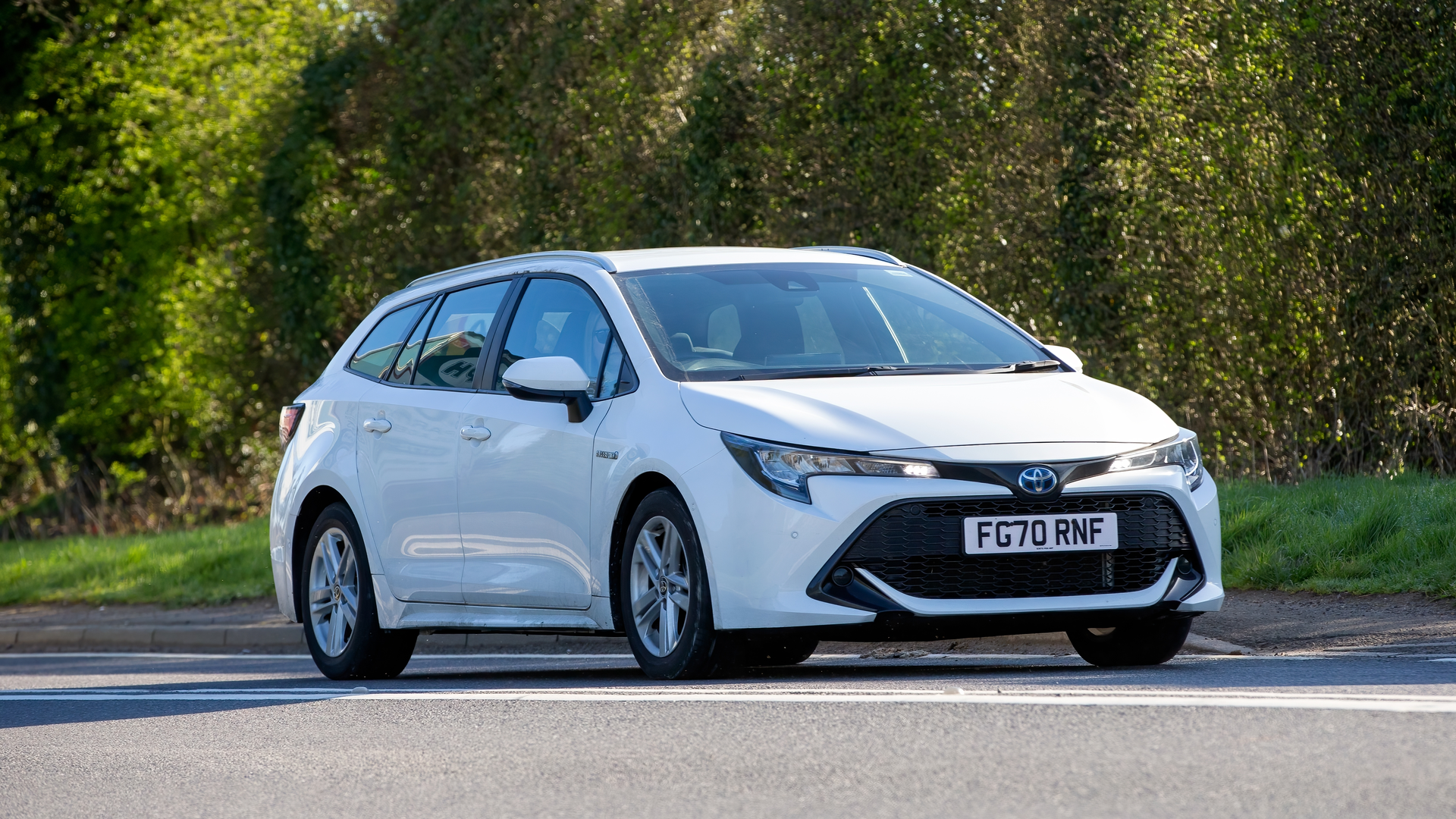 Auto jako stvořené pro Čechy: Toyota Corolla Hybrid spálí do 5 litrů a&nbsp;je nyní o&nbsp;128&nbsp;000&nbsp;Kč&nbsp;levnější