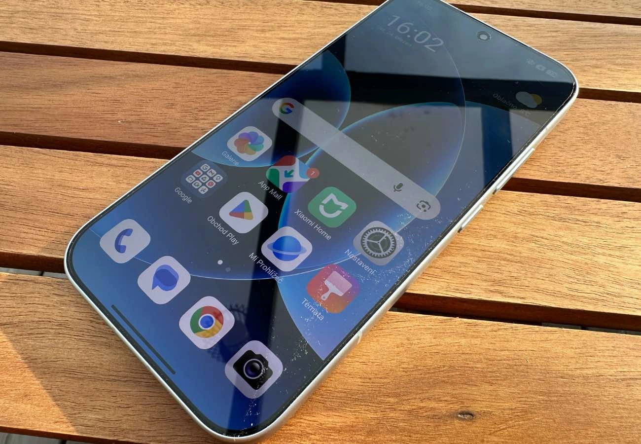 Nejlepší mobily do 5&nbsp;000&nbsp;Kč&nbsp;(srpen 2026): Jasnou jedničkou je Xiaomi, nečekané přednosti má i&nbsp;Motorola