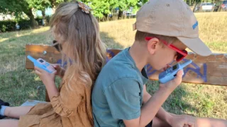 V&nbsp;rodině jsme testovali dětské vysílačky LAMAX TalkieKid1: S&nbsp;ovládáním si poradilo i&nbsp;čtyřleté dítě (Recenze)