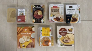 Otestovali jsme 7 hotovek ze supermarketu: Svíčková od Hamé úplně propadla, na špici je Cibule Bistro