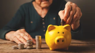 Nejhorší spořicí účty (srpen 2026): Air Bank se nestydí dát 0&nbsp;%, příjemně překvapila Fio. Češi musí dobře vybírat