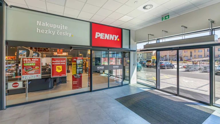 Nový Penny leták od 12. srpna 2026: anglická slanina o&nbsp;67 procent levněji, káva Jihlavanka za 49,90&nbsp;Kč, trvanlivé mléko za 12,90&nbsp;Kč
