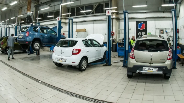 Velká změna pro elektromobily: Od února 2027&nbsp;se začne kontrolovat stav baterie, dnešní STK ji neměří