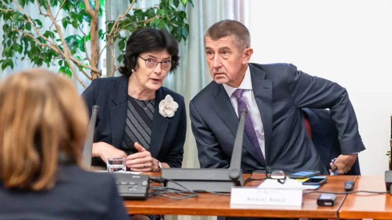 Vláda zatím odkládá zastropování důchodového věku na 65 let: „Je mi z&nbsp;toho smutno,“ tvrdí lidé před penzí