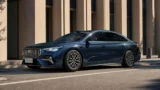 Čínský konkurent Superbu? Geely za 300&nbsp;000&nbsp;Kč&nbsp;se chlubí luxusní výbavou, velkým kufrem i&nbsp;spotřebou pod 4 litry