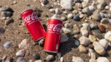 Nový design Coca-Coly dorazil do Česka (2026): Receptura se nezměnila, lidé si na změnu přesto stěžují