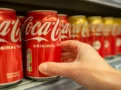 Z&nbsp;regálů Penny zmizela Coca-Cola (2026). Lidé pro ni musí ke konkurenci, důvodem je podivný spor značek
