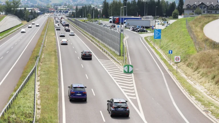 Polská média varují před cestou do Česka (2026): Řidiči tu neznají pravidla e-známek, hrozí jim pokuta 20&nbsp;000&nbsp;Kč