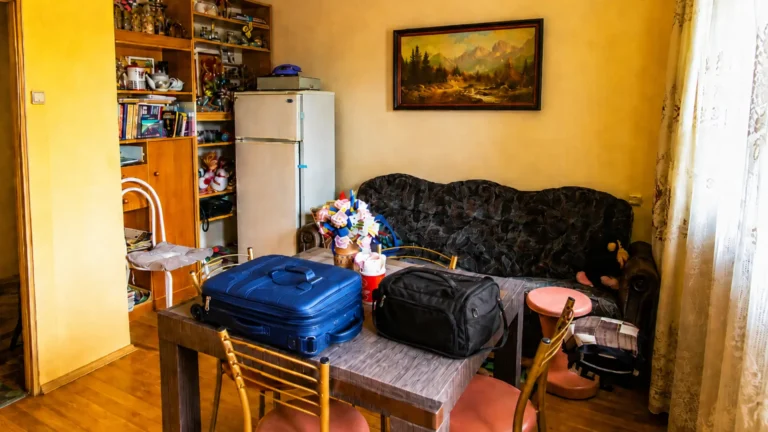 „Tyto spotřebiče nevytahujte před dovolenou ze zásuvky,“ radí média (2026): U&nbsp;routeru či lednice jde přitom o&nbsp;pár korun