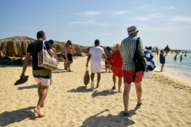 Lety do Egypta, Tuniska i&nbsp;Turecka zdraží: EU plánuje od roku 2029 emisní povolenky za cesty mimo unii