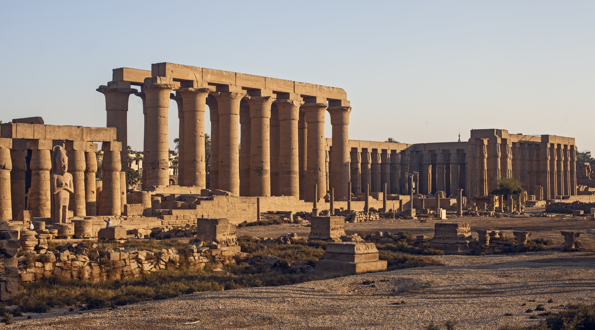 Chrámová kolonáda v egyptském Luxoru