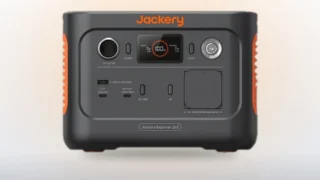 Sleva dne: Nabíjecí stanice Jackery Explorer 240&nbsp;V2 klesla o&nbsp;třetinu na 3&nbsp;999&nbsp;Kč, poslouží při výpadku proudu