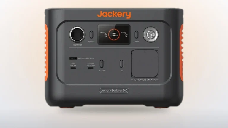Sleva dne: Nabíjecí stanice Jackery Explorer 240&nbsp;V2 klesla o&nbsp;třetinu na 3&nbsp;999&nbsp;Kč, poslouží při výpadku proudu