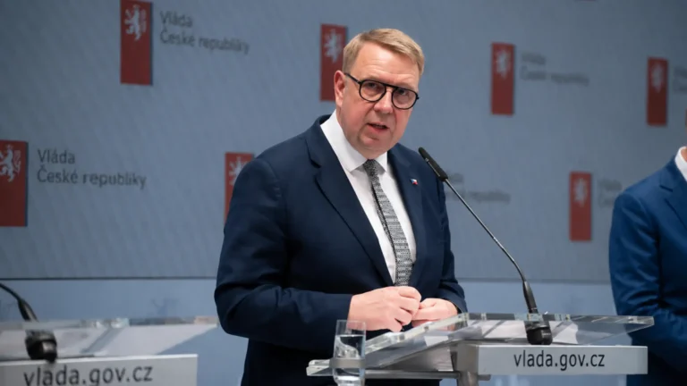 Od 1. ledna 2027&nbsp;se mění platy statisíců zaměstnanců: Juchelka překopal tabulky, nejvíc získají lidé s&nbsp;dlouhou praxí