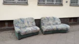 Těžké sedačky z&nbsp;paneláků nahrazuje trend ze 60. let: „Boneless couch“ váží jen 20 kilo a&nbsp;dorazí v&nbsp;krabici