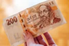Lidé v&nbsp;Evropě začali vybírat hotovost (2026): Centrální banky doporučují mít doma připraveno až 3 tisíce na osobu