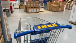Koberec Hoven a&nbsp;odkapávač Flundra: 7 úlovků, kterými IKEA rozesmála svět. Jména přitom nejsou náhoda