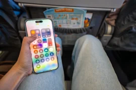 Varování Applu dorazilo i&nbsp;českým majitelům iPhonů: Na zamčené obrazovce se objeví zpráva o&nbsp;útoku