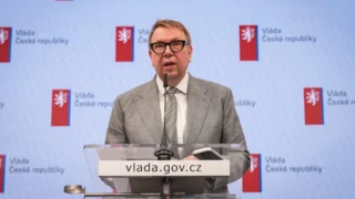 Zastropování důchodového věku na 65 let se odkládá: Podle ministra Juchelky se spěchat nemusí