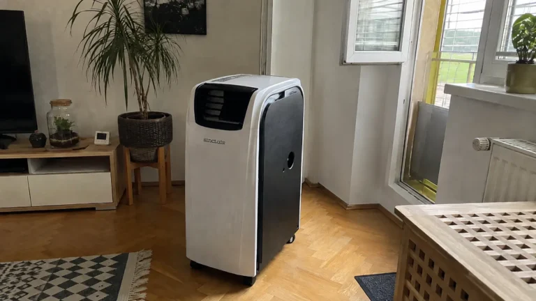 Levná, ale kvalitní mobilní klimatizace: Sinclair je zrovna v&nbsp;prodeji, zvládne pokoj do 25&nbsp;m²&nbsp;a&nbsp;umí i&nbsp;topit
