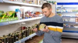 Kaufland má problém (2026): Inspekce našla falešné složení u&nbsp;konzerv SOKRA, řetězec je musel stáhnout
