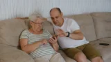 „Nevěřím, že by mě vyhodil vlastní syn.“ Dům přepsaný na dítě může skončit v&nbsp;dražbě, právo dožití tomu nezabrání
