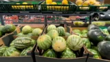 Jak poznat sladký meloun? Klepání vám nic neřekne, otočte ho vzhůru nohama a&nbsp;podívejte se zespodu