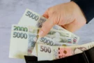 Minimální mzda 2027: Čeká ji podle odhadu rekordní skok, o&nbsp;zhruba 2500&nbsp;Kč&nbsp;měsíčně si přilepší statisíce lidí