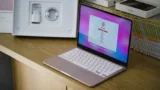 „Přinesu notebook domů a&nbsp;nemám ho čím nabít.“ Nová pravidla EU budí vášně, adaptér už v&nbsp;krabici nenajdete