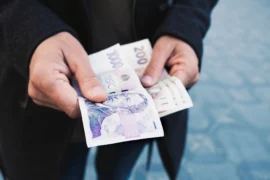 Fio banka zvedla úrok na 3,5&nbsp;%&nbsp;ročně: Bez plateb kartou i&nbsp;minimálních vkladů, sazba platí pro všechny