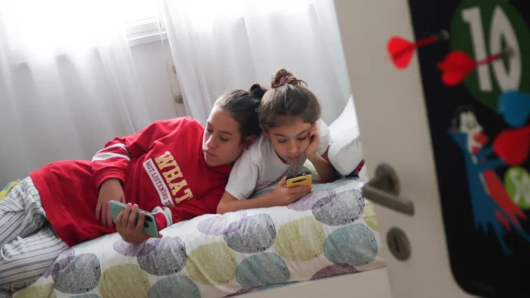 Nenápadný škůdce domácí Wi-Fi: Videochůvička si s&nbsp;routerem konkuruje, řešení přitom stojí 0&nbsp;Kč
