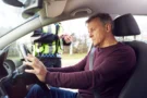 Z&nbsp;jaké vzdálenosti měří radar? Stacionární má zónu 10&nbsp;až 100 metrů, brzdit až u&nbsp;budky se Čechům nevyplatí