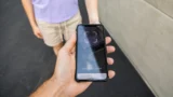 3 způsoby, jak načíst QR kód přímo na displeji (2026): Zvládne to Živý text i&nbsp;Google Lens, druhý telefon nepotřebujete