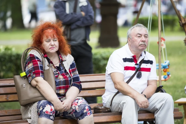 Valorizace důchodů 2027&nbsp;je na stole: Ministr Juchelka mluví o&nbsp;300 korunách, vláda může dát 2x tolik