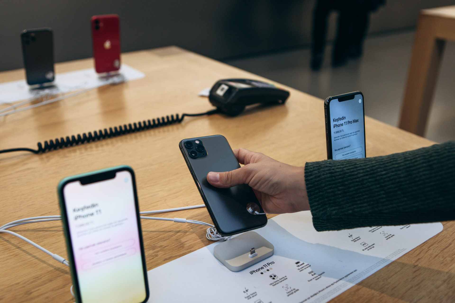 Nejlepší mobily do 7&nbsp;000&nbsp;Kč&nbsp;(srpen 2026): Vítězí Redmi Note 15 Pro, Motorola boduje výdrží přes 67 hodin