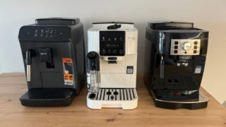Testovala jsem 3 automatické kávovary do 10&nbsp;000&nbsp;Kč: Koupila bych De’Longhi Magnifica, i&nbsp;když nebyl nejrychlejší