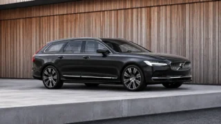 Před rokem za 2,1 milionu, dnes je na polovině: Luxusní Volvo V90&nbsp;T6 teď stojí stejně jako Superb