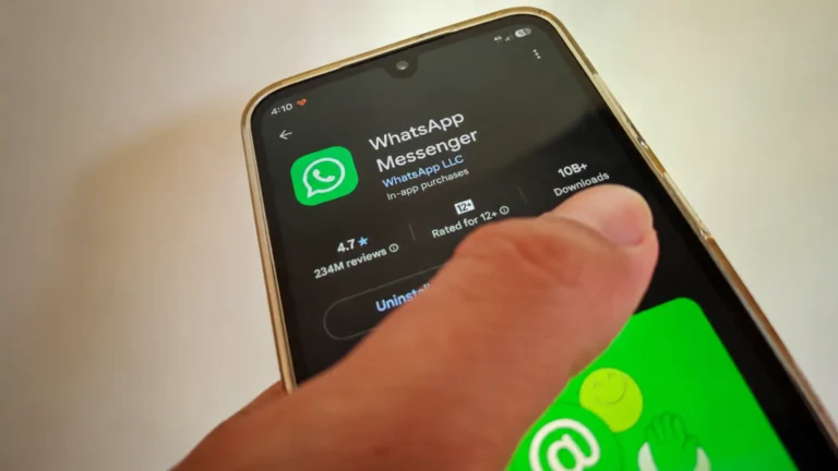 Konec zpráv zdarma na WhatsAppu: Od 1. října platí firmy, chystá se i&nbsp;placená verze pro uživatele
