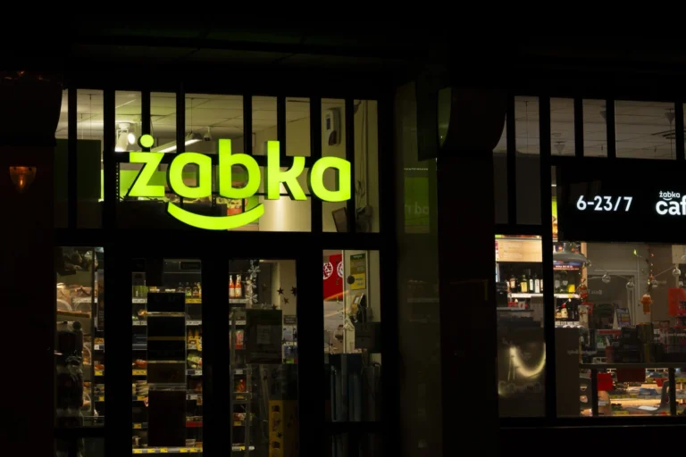 Známý řetězec napadli hackeři (2026): Data zaměstnanců i&nbsp;zákazníků v&nbsp;Polsku nabízeli za 120&nbsp;000&nbsp;Kč
