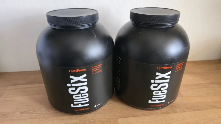 Recenze GymBeam FueSix: Otestoval jsem šestisložkový protein v&nbsp;praxi. Která příchuť u&nbsp;mě vyhrála?