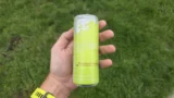 Ochutnal jsem novou zimní edici Red Bull: Klasická verze s&nbsp;cukrem jasně porazila Zero Sugar. Pistácie se v&nbsp;chuti ztrácí