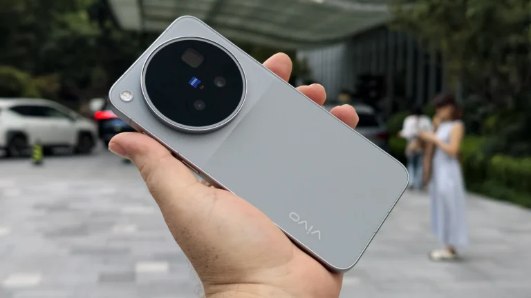 Nejlepší fotomobil 2026: Vivo X500 Pro Max toho umí hodně, má kompaktní alternativu