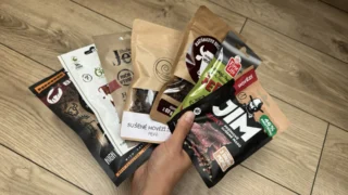 3 nejslabší pepřová jerky (Test 2026): Zásadní byla chuť i&nbsp;konzistence, konfekce v&nbsp;testu propadla