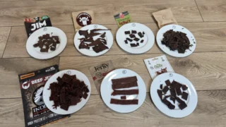 3 nejlepší pepřová jerky (Test 2026): Vítězové z&nbsp;rodinných dílen zaujali chutí masa a&nbsp;křupavou konzistencí
