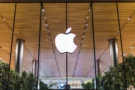 Apple ukázal první skládací iPhone: Duo láme cenové rekordy značky, v&nbsp;Česku za něj dáte skoro 91&nbsp;000&nbsp;Kč